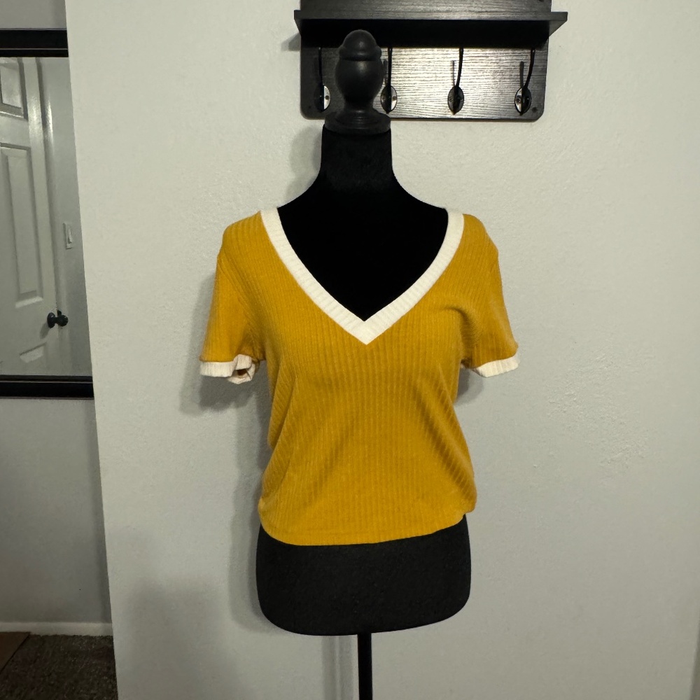 Forever 21 Mustard Yellow Ribbed V-Neck Crop Top – Size L – Retro / Indie
